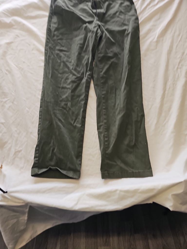 Amazon Essentials Men's Olive Green Straight-Leg Chinos 36 32 F559