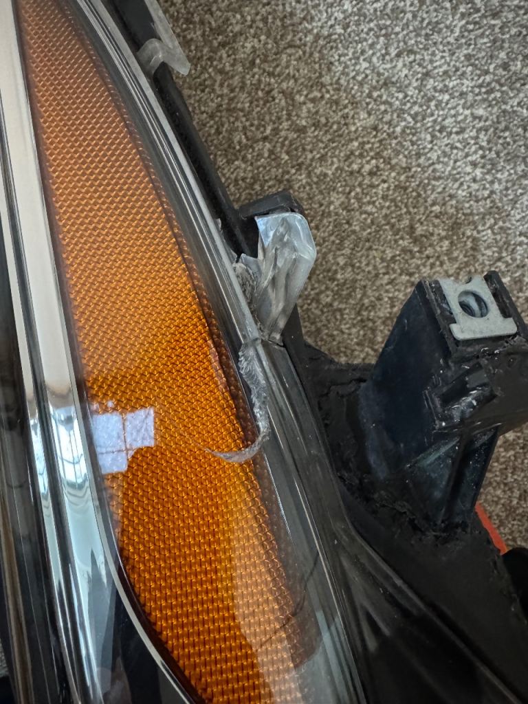 Toyota Prius (Plug in Hybrid) Passenger side / Left side Headlight, Model 2021