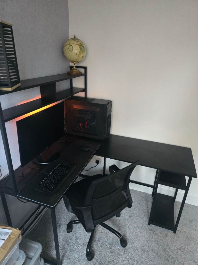 Corner computer desk