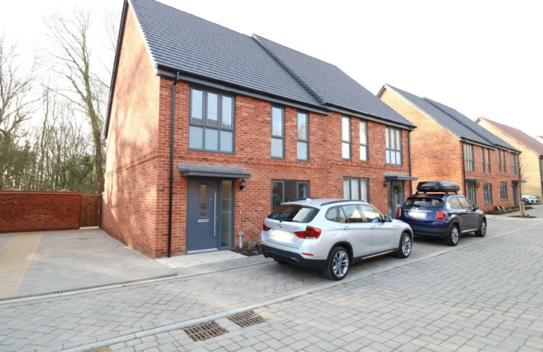 FURNISHED 4 BED SEMI-DETACHED HOUSE | BILLS INCLUDED | AVAILABLE FEB