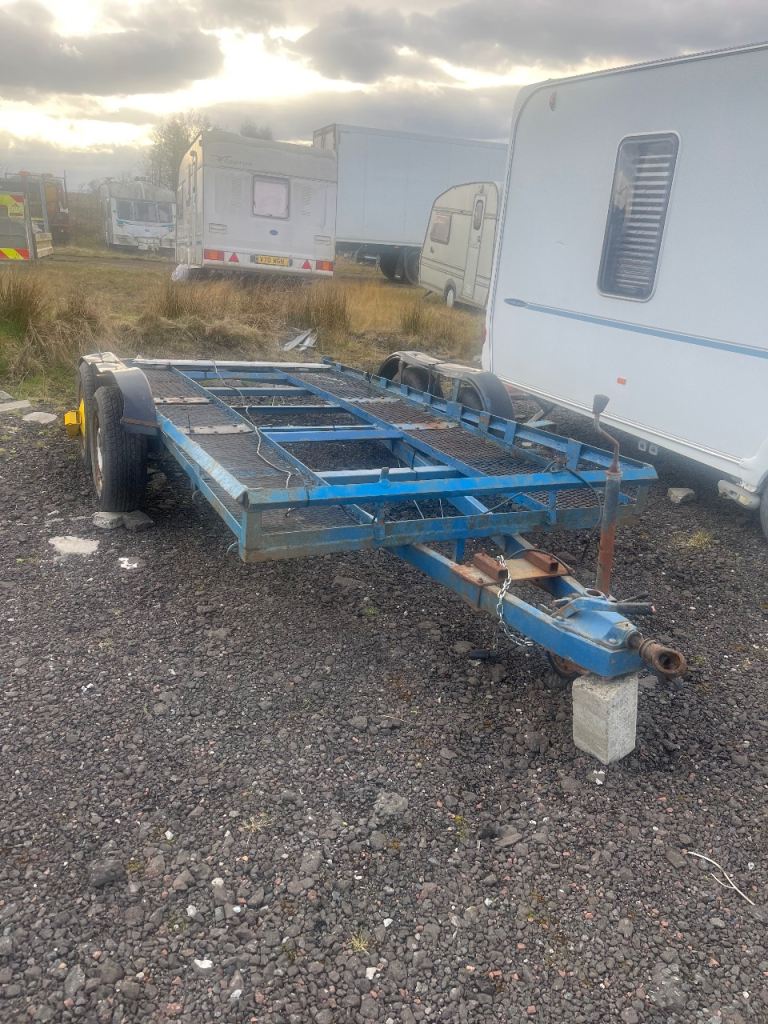 Car transporter trailer