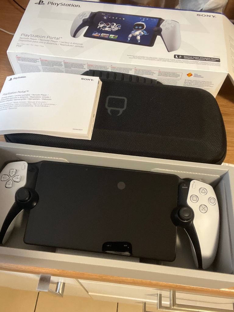 BRAND NEW USED ONCE WITH BOX AND CASE 