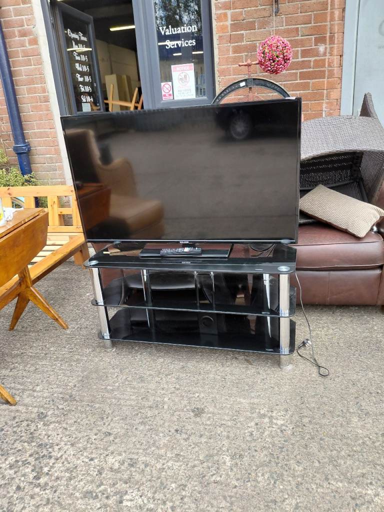 50in smart tv with stand and remote, Ref:1077