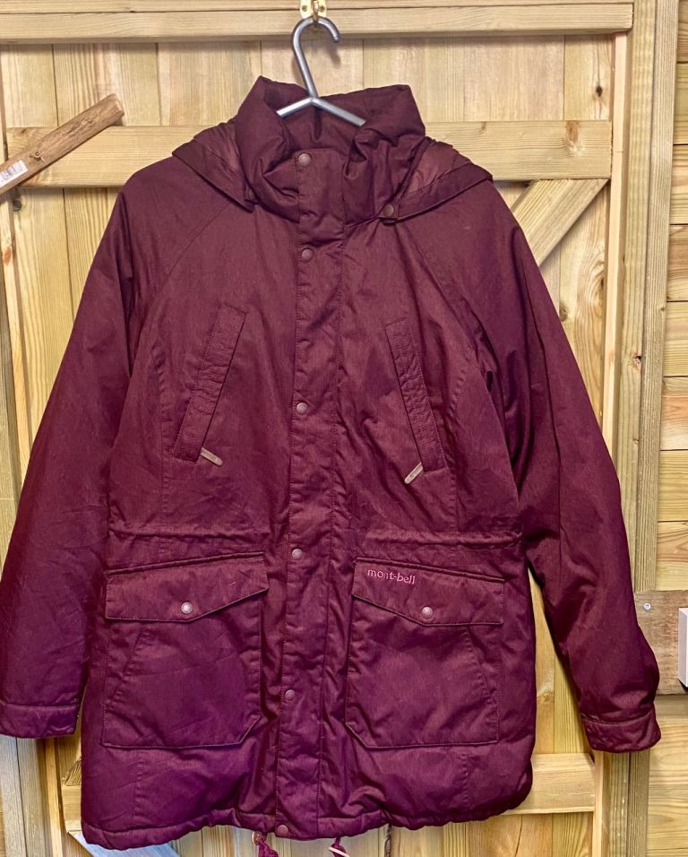 Mont-bell 100  women's waterproof jacket in a maroon Uk Medium Detachable Hood