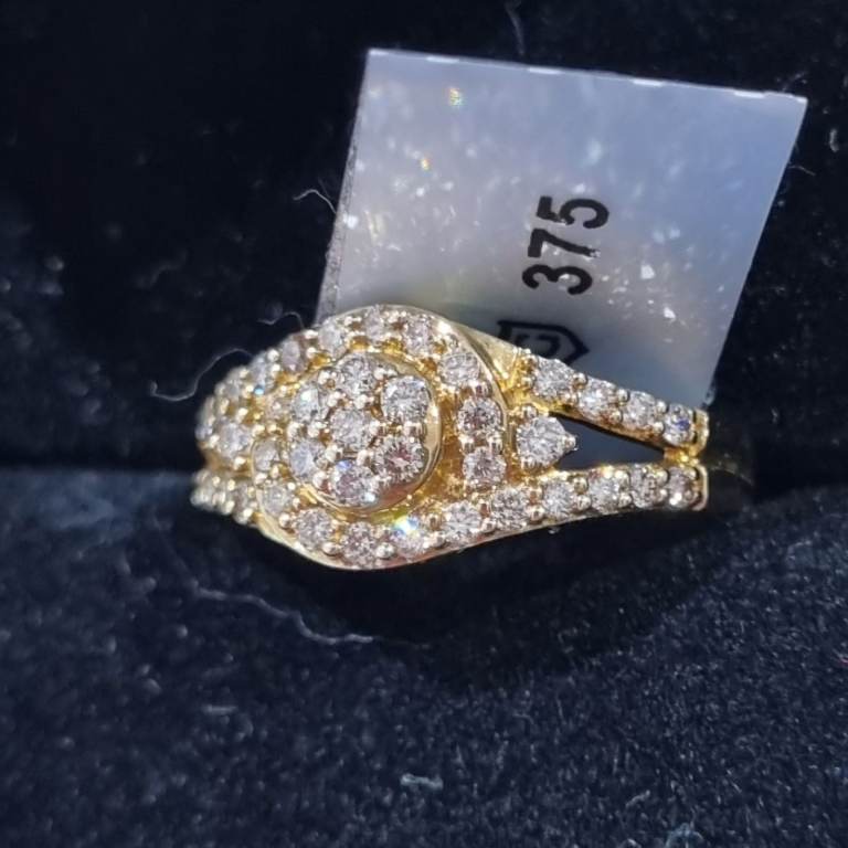 Gold 9ct Diamond cluster ring.  0.50ct. 