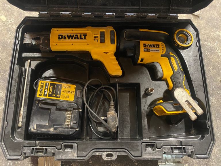 Dewalt 18v collated screw gun with attachments 