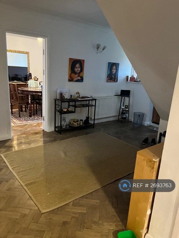 5 bedroom house in Ruden Way, Epsom, KT17 (5 bed) (#2693763)