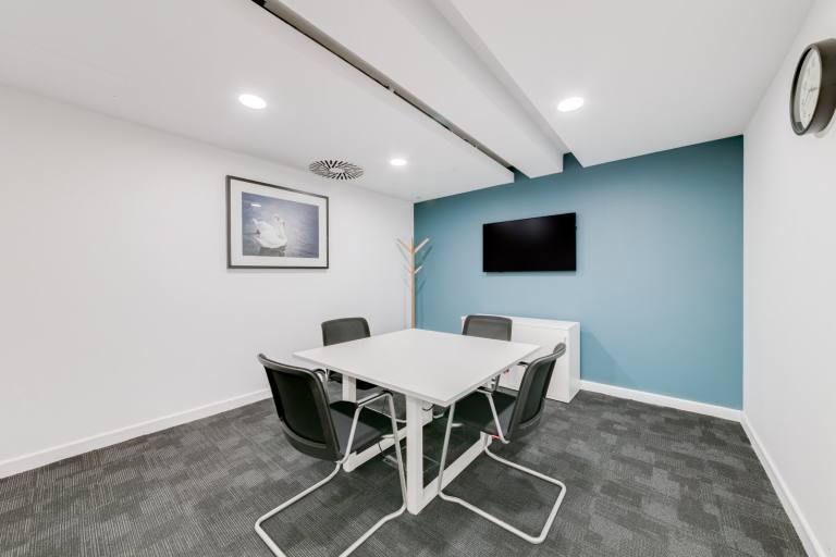 Henley on Thames - RG9 1HG \ Productive Team Workspace with 4 Workstations