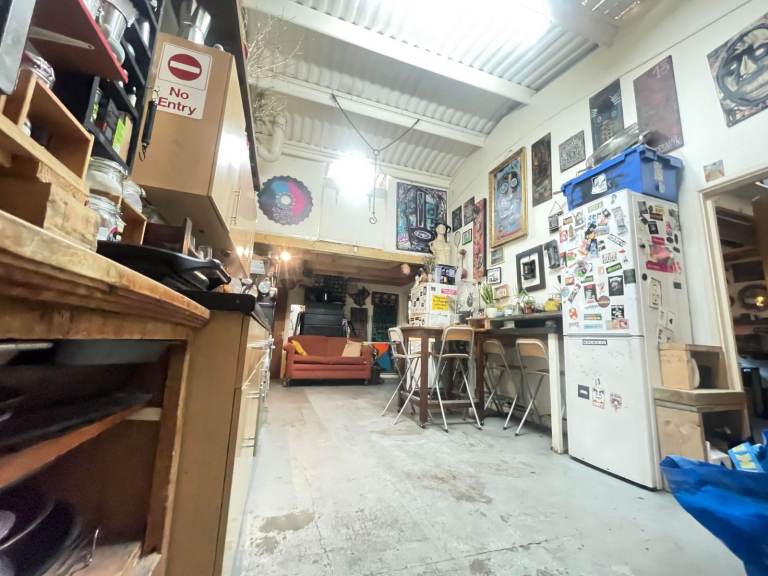 Room available in live/work  Warehouse 