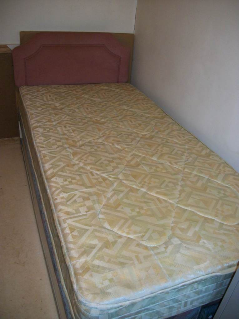 Single 3ft bed with underbed storage...