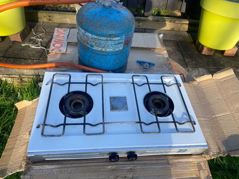 Two flame gas cooker