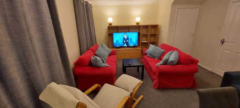 3 Bedroom Family House. Fully Furnished and Fully Equipped. West Ham/Stratford E15