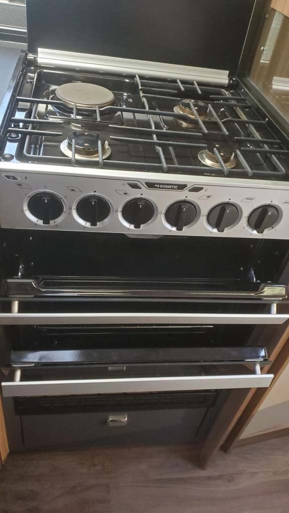 SWIFT BESSACARR 584 MOTORHOME french bed 4 berth 4 belts- 1 f owner