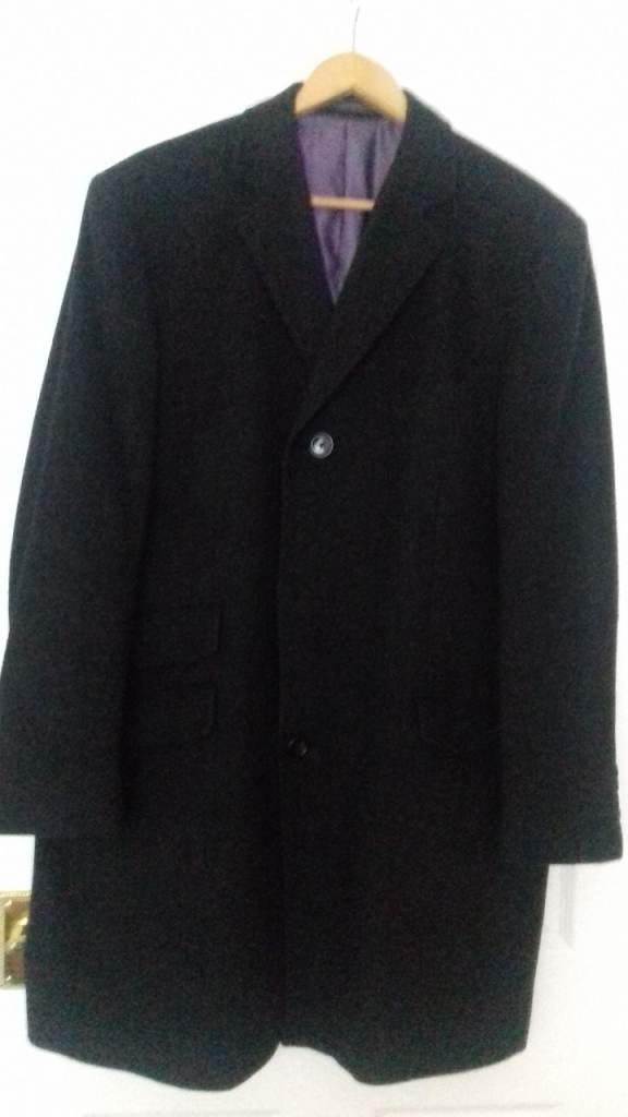 Smart Men's Black Overcoat – New Condition