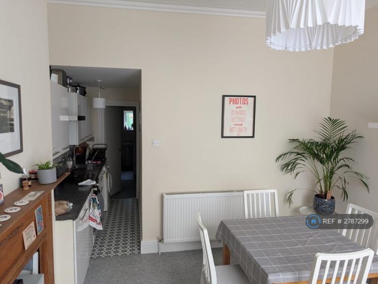 1 bedroom flat in Hampton Park, Bristol, BS6 (1 bed) (#2787299)