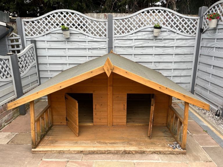 Double dog kennel