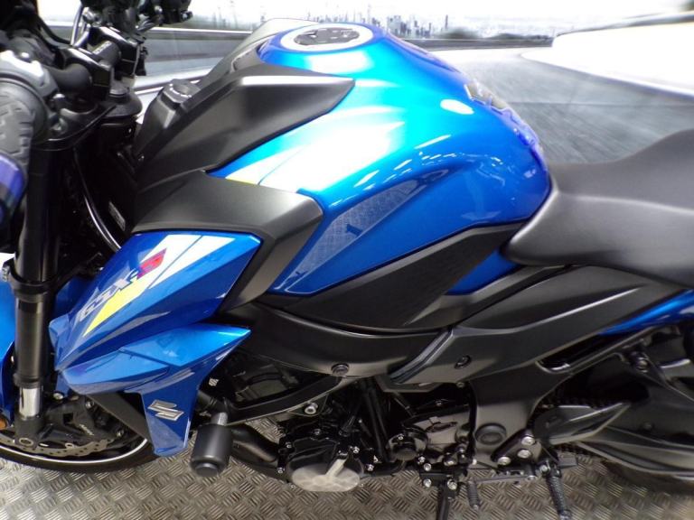 2020 SUZUKI GSX-S750 WITH ONLY 3844 MILES FROM NEW