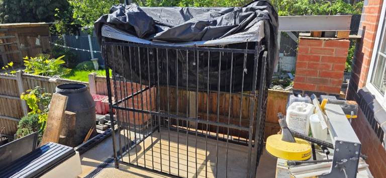 Dog cage 