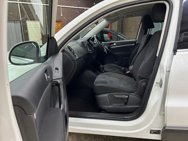 2015 Volkswagen Tiguan 2.0 TDi BlueMotion Tech Match 4MOTION 5dr 150 DSG ESTATE Diesel Automatic