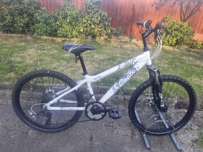 BOYS TEENAGER YOUTH APOLLO GRAZE 24 INCH WHEELS 13 INCH FRAME 18 SPEED BIKE BICYCLE