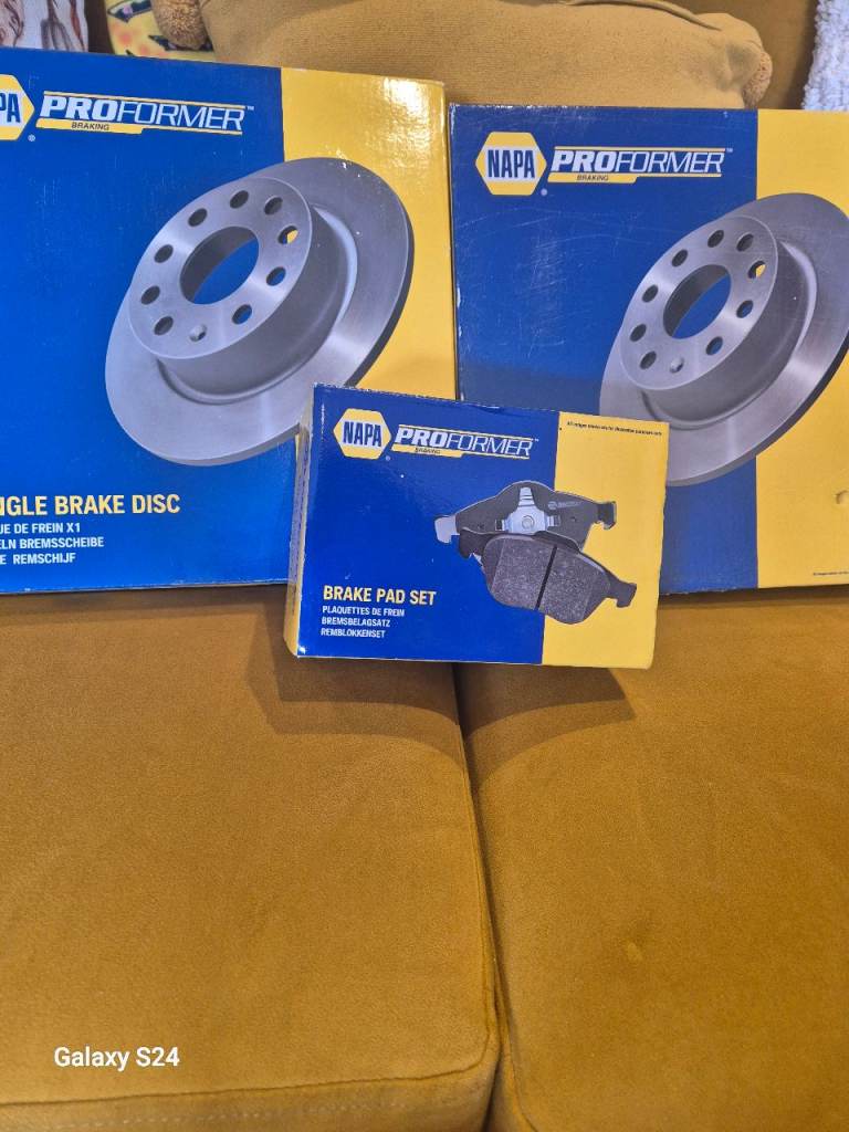 Brake Discs and pad set for fiat 500 twin.