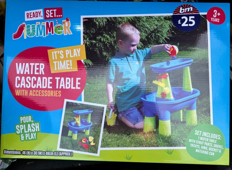 Kids splash table