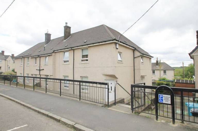 G65 9HR (Croy) - rarely available 4 bedrooms ground floor property for long term let...
