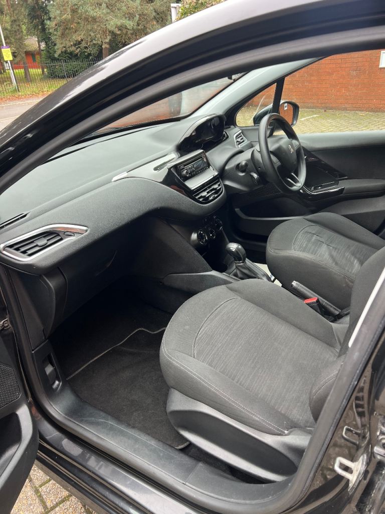 Peugeot, 208, Hatchback, 2012, Manual, 1199 (cc), 5 doors