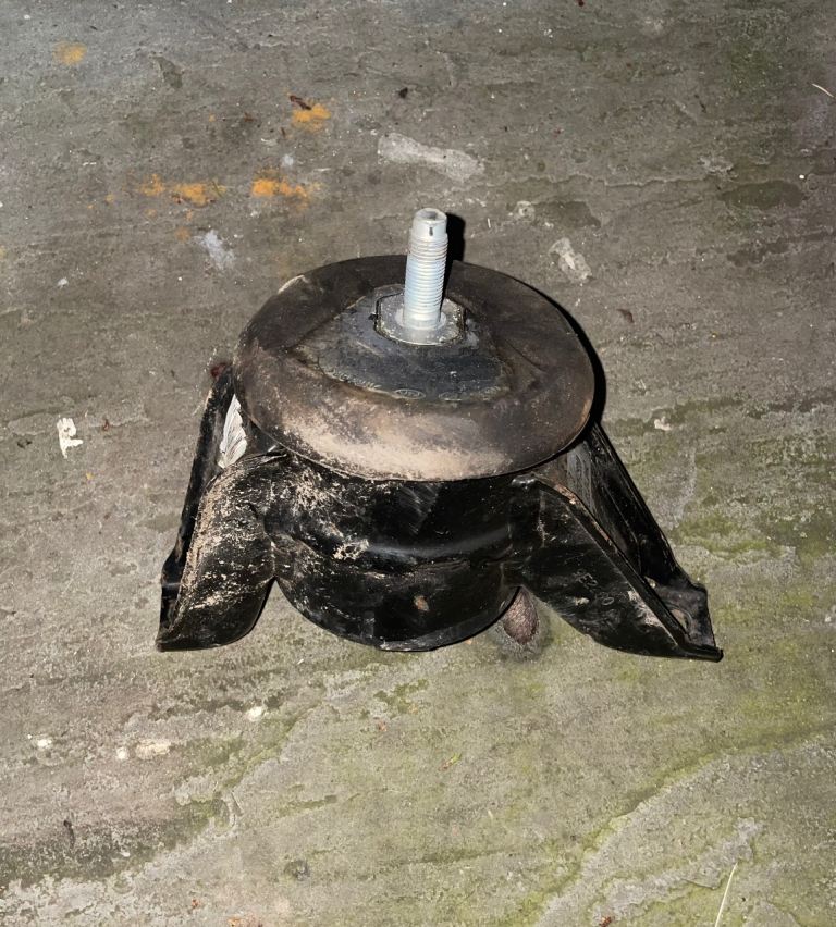 KIA SORENTO MK3 ENGINE MOUNT SUPPORT BRACKET DRIVER SIDE 2015-2020