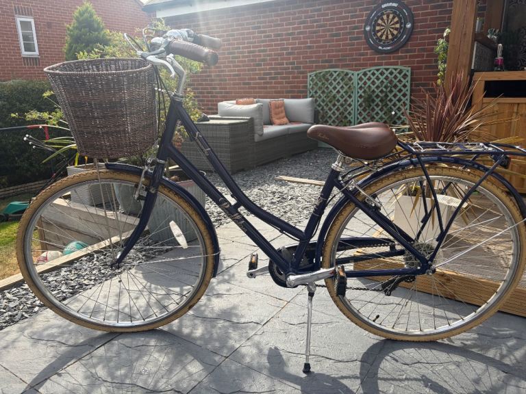 Pendleton Somerby Hybrid bike with basket 17 inch 