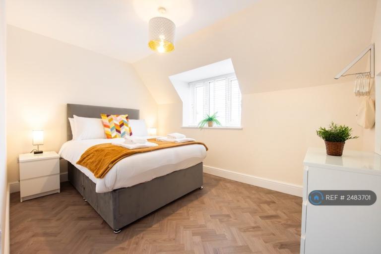 1 bedroom flat in Short Term Accommodation, Harwich, CO12 (1 bed) (#2483701)