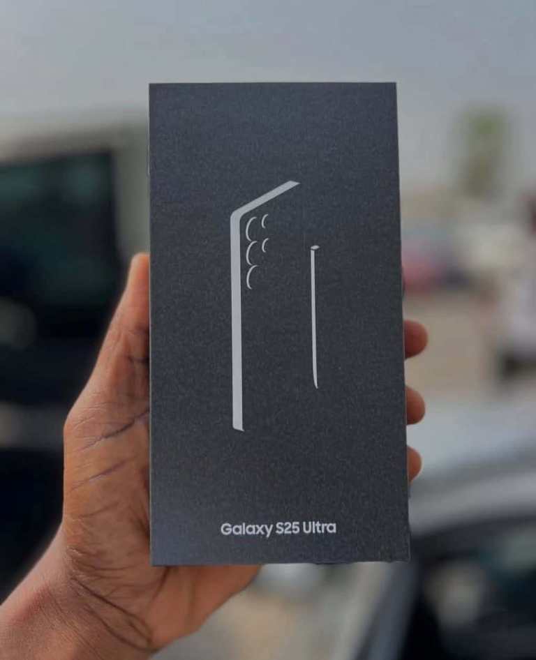 Brand New Samsung Galaxy S25 Ultra Unlocked One Year Samsung Warranty 