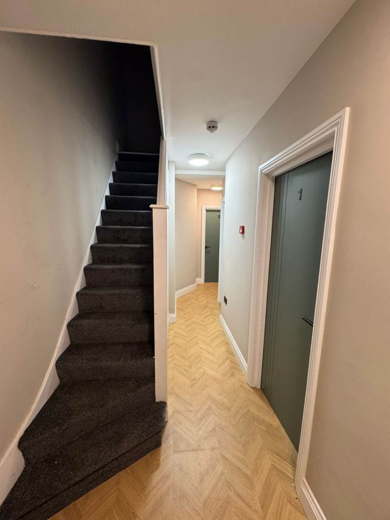 NO DEPOSIT! MODERN FURNISHED ROOM AVAILABLE