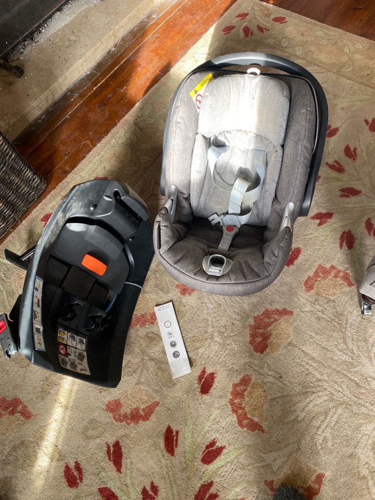 Cybex Atom 2-fix car seat