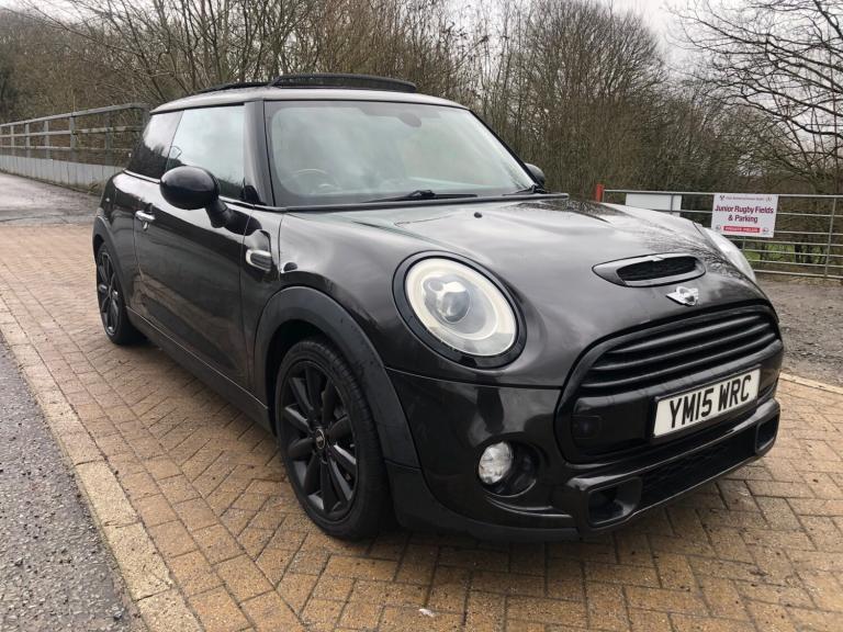 2015 MINI HATCHBACK 1.5 Cooper. Glass Panoramic Roof. Damage/Repaired