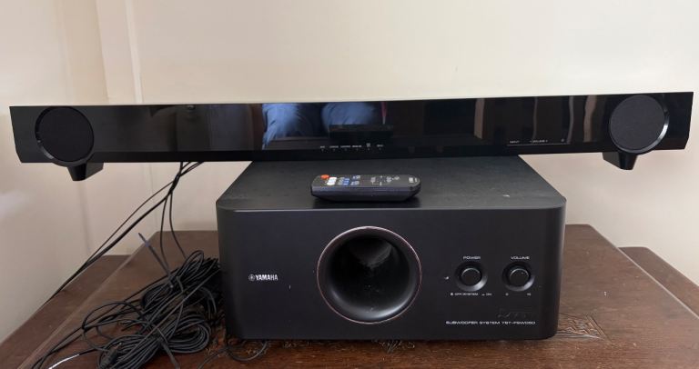 Yamaha Soundbar and Subwoofer 