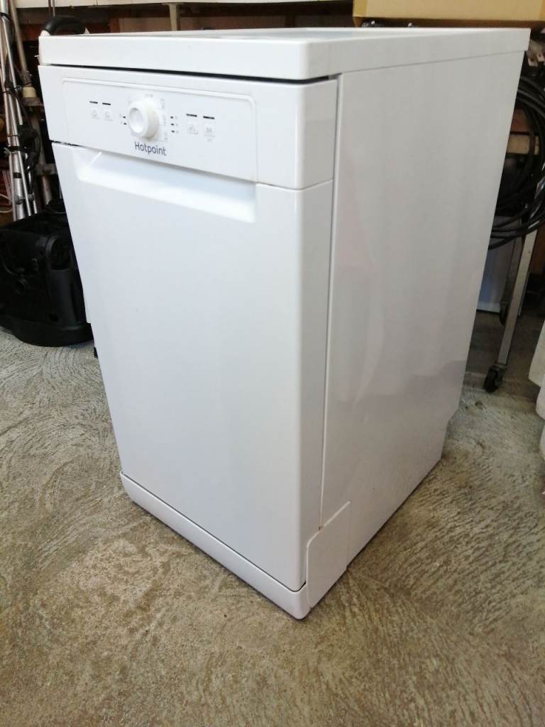 Hotpoint HSFE1B19UKN Freestanding Slimline Dishwasher - White REDUCED TO CLEAR