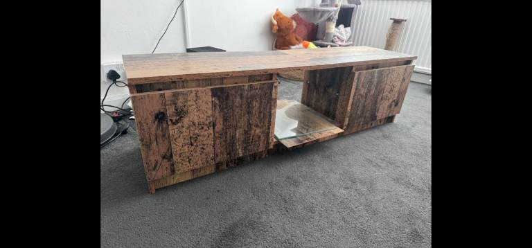 Wood effect TV Unit / Media Console – Good Condition