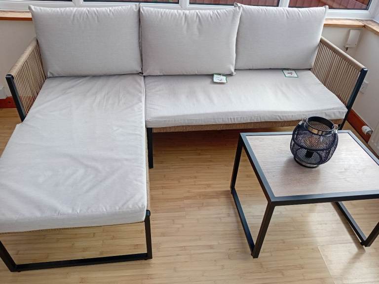 Conseravtory/garden sofa with coffe table 