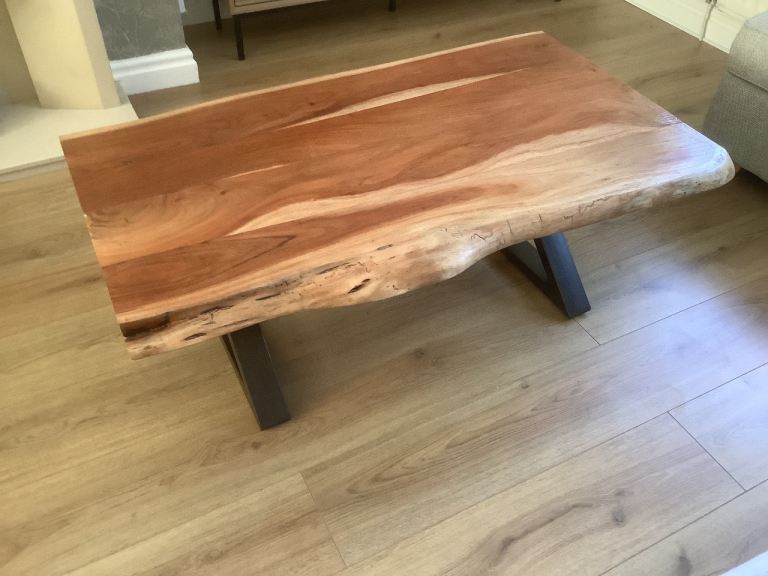 Rustic coffee table. Good condition 