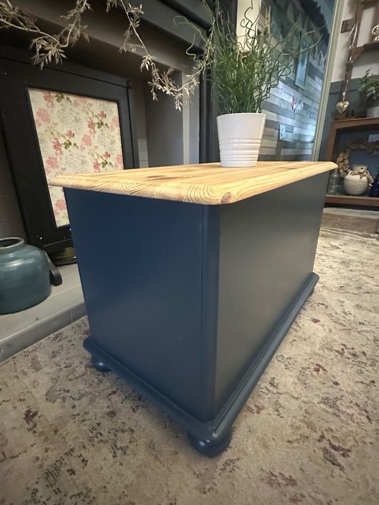 💚🗃️Lovely solid pine chest /blanket box/toy box