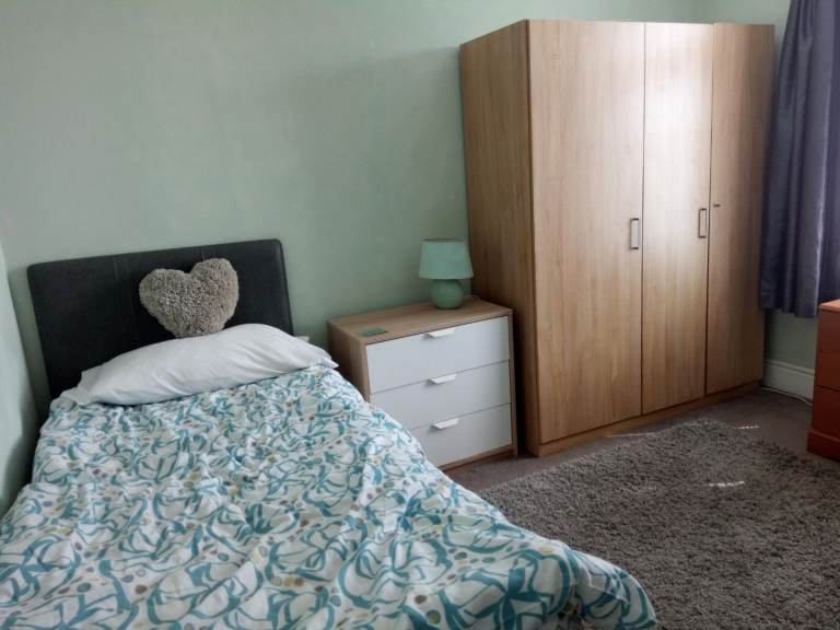 Room to let £470 month