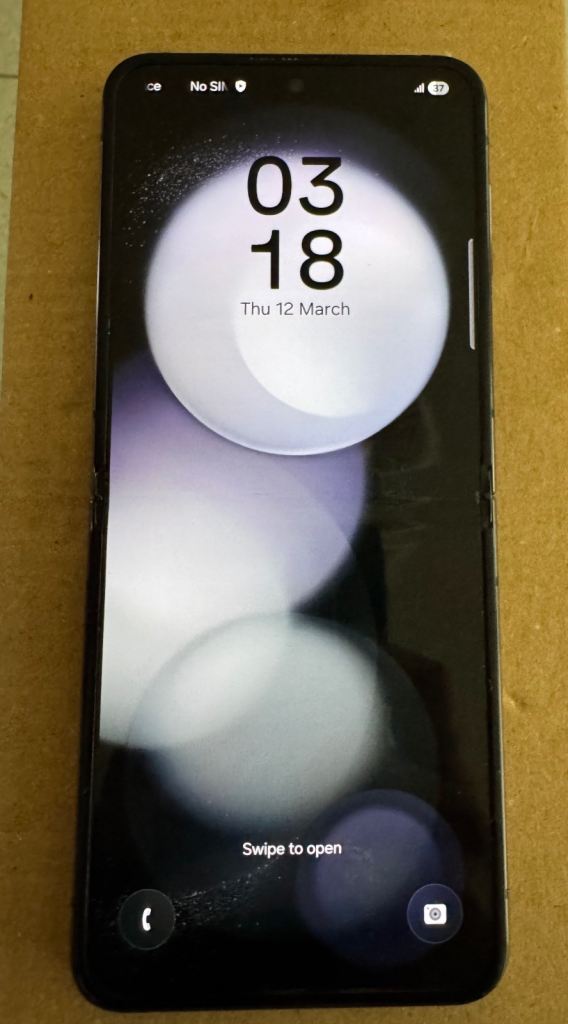 Samsung Galaxy Z Flip 5 – unlocked 256GB