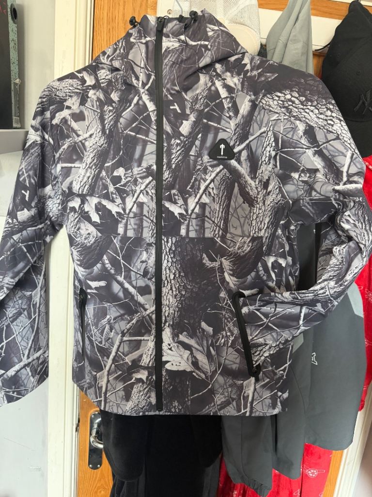 Trapstar windbreaker size M ! 