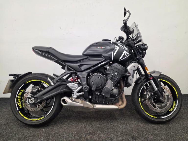 TRIUMPH TRIDENT 660 ** HYPERPRO FORK SPRINGS - CRASH PROTECTORS - 12 MONTH MOT *