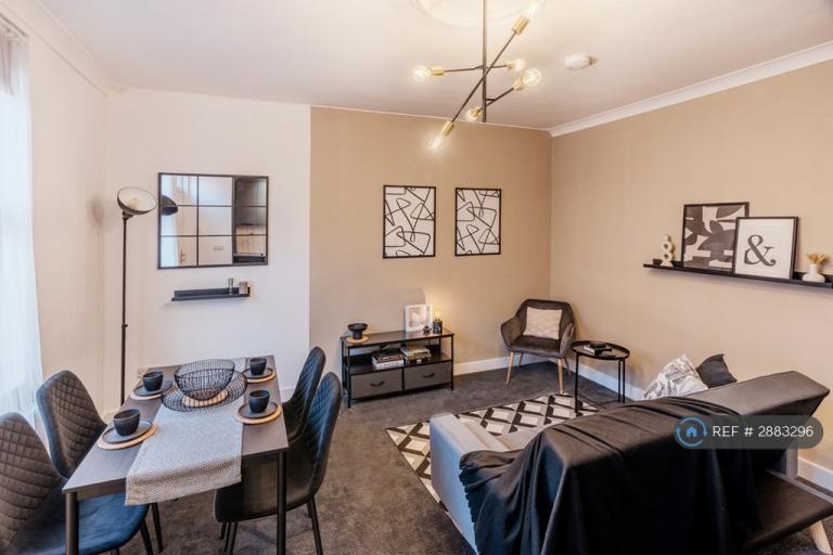 2 bedroom house in Woodside Place, Leeds, LS4 (2 bed) (#2883296)