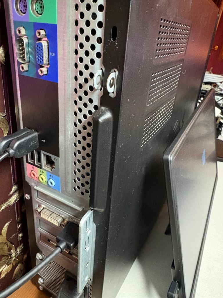 Dell Vostro 220s slim desktop computer Pentium(R) Dual-Core CPU E5300 ...