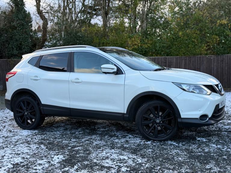 NISSAN QASHQAI 1.6 dCi [PANORAMIC SUNROOF]