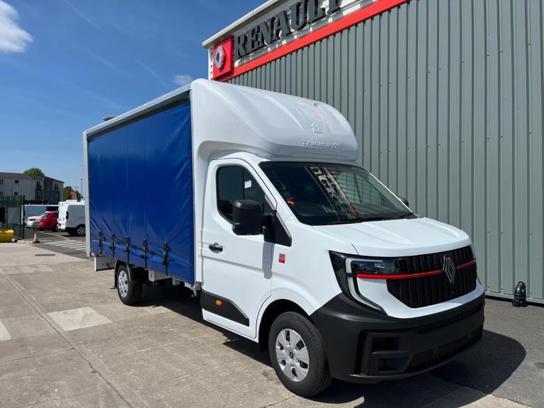 IN STOCK! RENAULT MASTER CURTAINSIDER BODY CHASSIS CAB £39450 + VAT