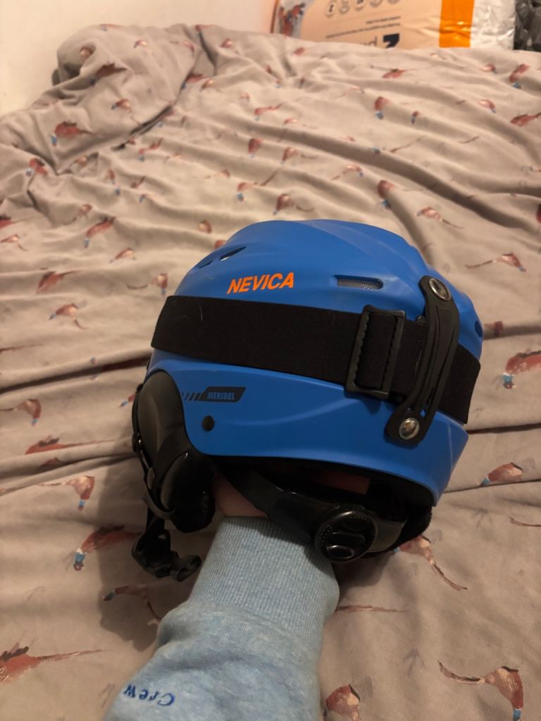 Snowboard / ski helmet with goggles 